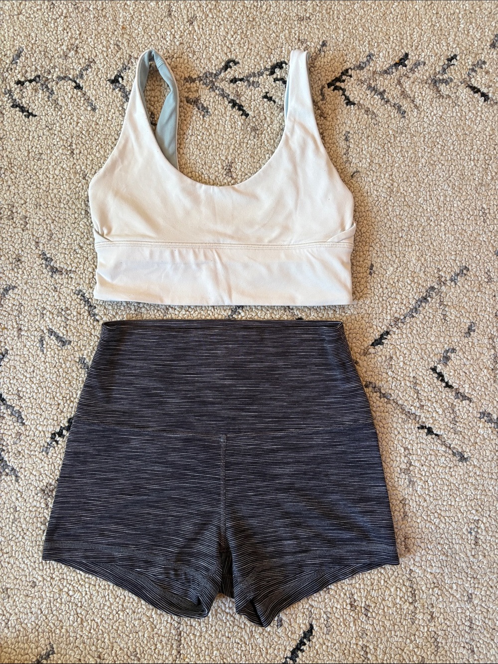 Lululemon set bra 4/ shorts 6